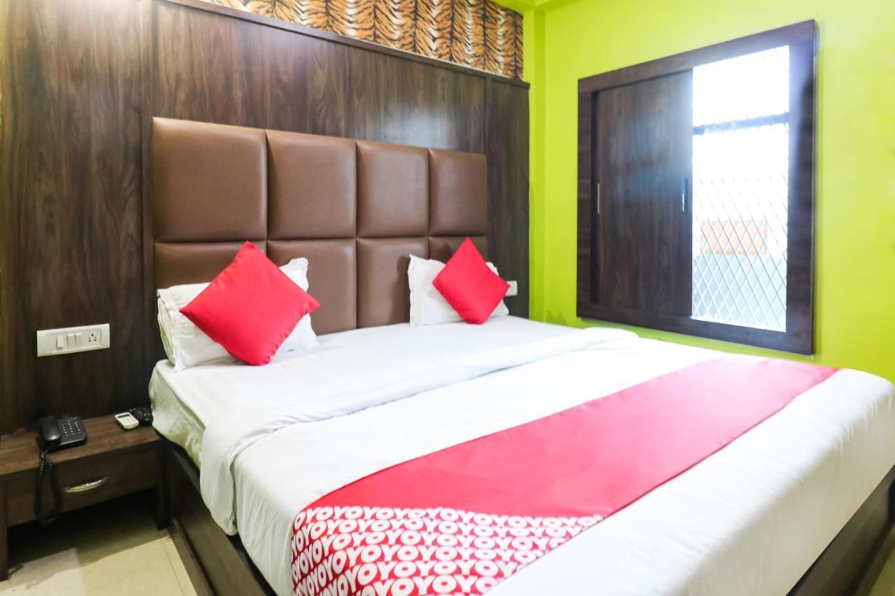 Oyo 6908 Hotel Royal City Azamgarh Экстерьер фото